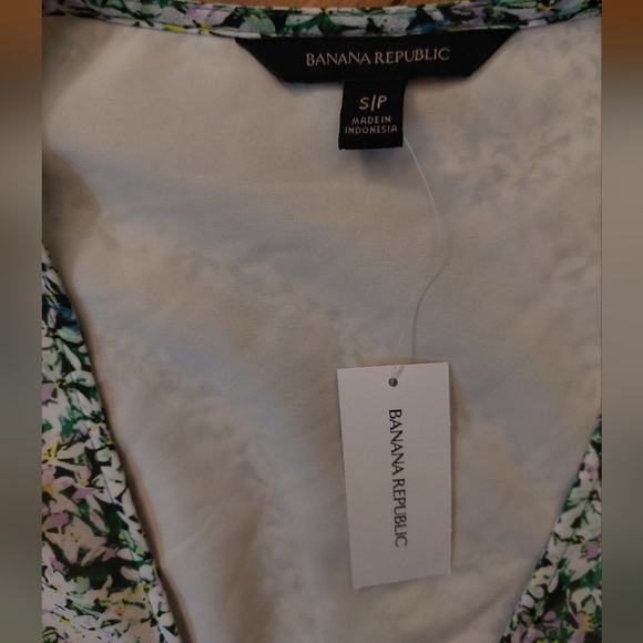 Banana Republic Petite Wrap Blouse Size Small - Picture 2 of 3